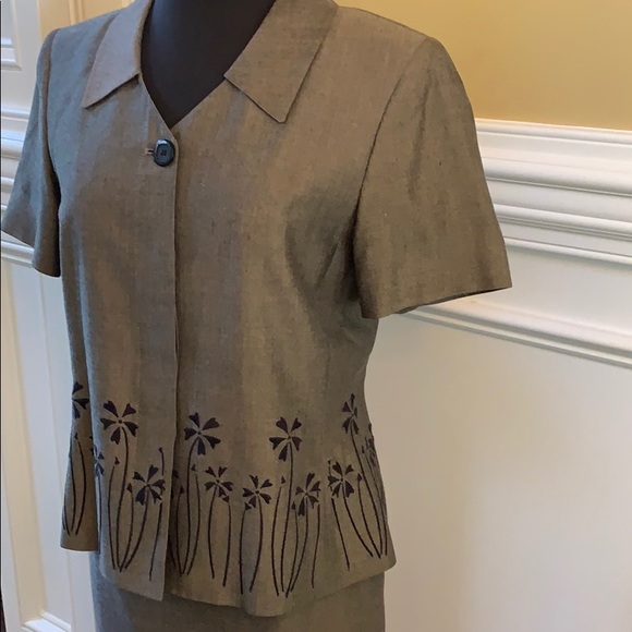 Kasper Embroidered Spring/Summer skirt suit - Picture 3 of 7